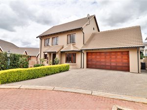 3 Bed House in Candlewoods Estate