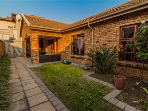 3 Bed Townhouse in Bartlett