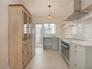 2 Bed Apartment in Claremont Upper