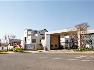3 Bed Apartment in Paulshof