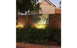 2 Bedroom Townhouse in Country View Estate