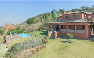 4 Bedroom House in Blue Saddle Ranches