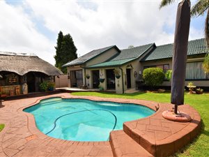4 Bed House in Dan Pienaarville