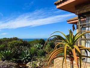 3 Bed House in Boggomsbaai