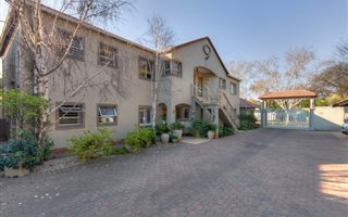 3 Bedroom Apartment in Oaklands