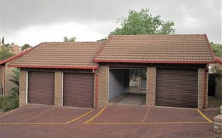 3 Bedroom Townhouse in Moreleta Park