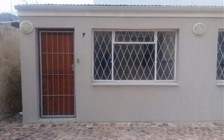1 Bedroom Flat in Grahamstown Central