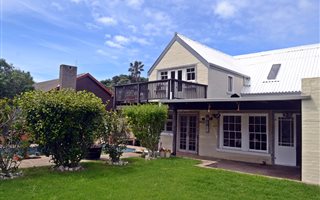 5 Bedroom House in Onrus