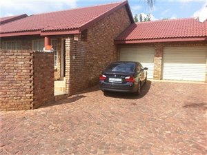 3 Bedroom Townhouse in Rooihuiskraal