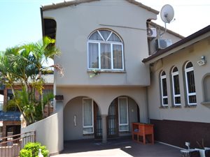 5 Bedroom House in Effingham