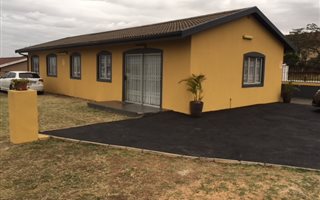 3 Bedroom House in Caneside