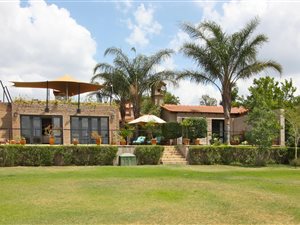 4 Bedroom House in Kyalami AH