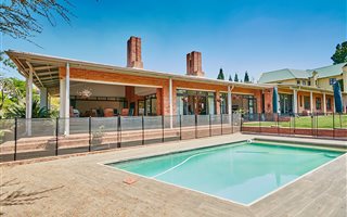 4 Bedroom House in Rietvalleirand