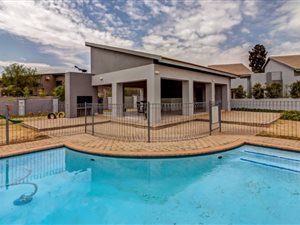 2 Bed Apartment in Broadacres