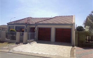 2 Bedroom House in Mahlasedi Park