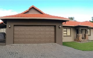 5 Bedroom House in Emfuleni Golf Estate