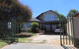 3 Bedroom House in Ontdekkers Park