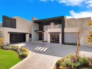 4 Bed House in Steyn City
