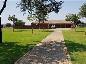 3 Bed House in Kameeldrift East