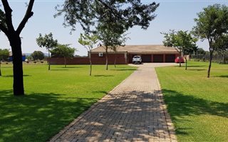 3 Bedroom House in Kameeldrift East