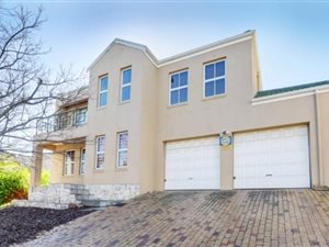 3 Bed Townhouse in Van Riebeeckshof