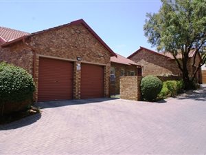 3 Bed Townhouse in Kyalami Hills