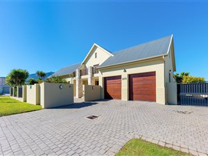 5 Bed House in Kingswood Golf Estate
