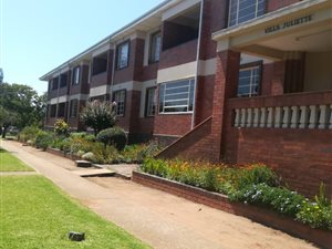 2 Bed Apartment in Selection Park