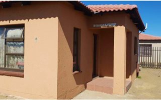 2 Bedroom House in Embalenhle