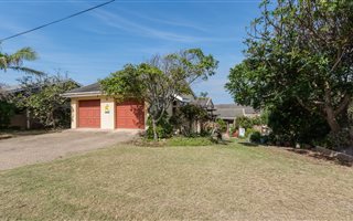4 Bedroom House in Outeniqua Strand