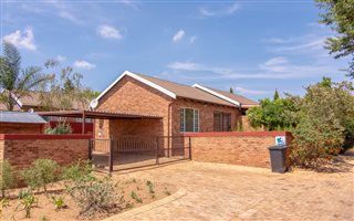 2 Bedroom Townhouse in Honeydew Ridge