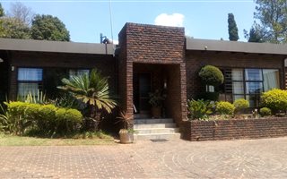 4 Bedroom House in Kloofendal