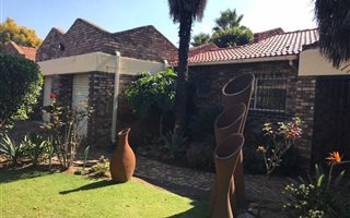 2 Bedroom House in Ravenswood