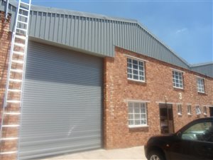 300 m² Industrial space in Dunswart