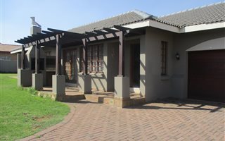 3 Bedroom House in Aerorand