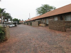 2 Bed Townhouse in Doornpoort and surrounds