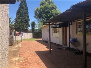 3 Bed House in Robertsham