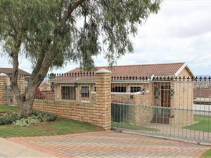 3 Bedroom House in Heath Park