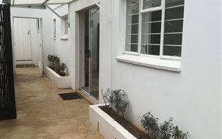 1 Bedroom Garden Cottage in Parktown North