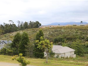 714 m² Land available in Kraaibosch
