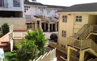 2 Bedroom Flat in Sea View