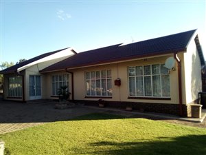 3 Bed House in Flora Gardens
