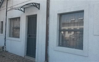 2 Bedroom Apartment in Alrode
