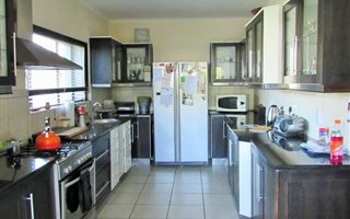 4 Bedroom House in Paglande