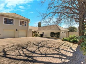 8 Bed House in Hurlingham