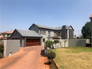 5 Bed House in Glen Lauriston