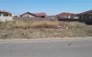 600 m² Land available in Serala View