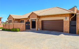 4 Bedroom Townhouse in Olympus AH