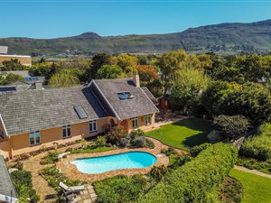 4 Bed House in Tokai