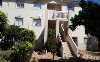 2 Bedroom Apartment in Gordons Bay Central
